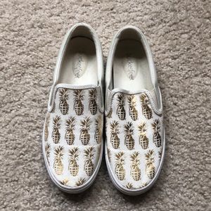 Bucket feet Pineapple Sneakers - like new!